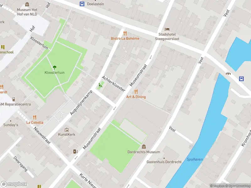 Ambulance met gepaste spoed naar de Museumstraat in Dordrecht