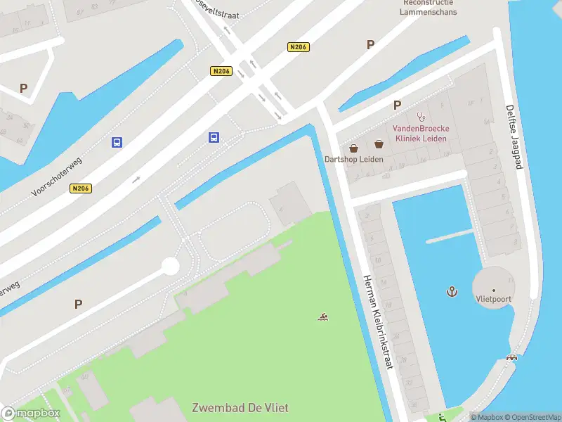 Ambulance met gepaste spoed naar de Voorschoterweg in Leiden