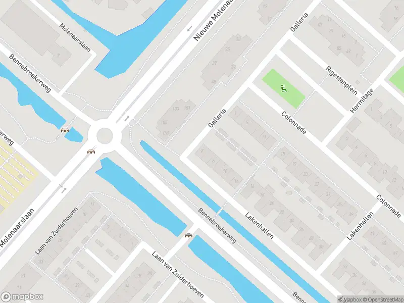 Ambulance met gepaste spoed naar de Lakenhallen in Hoofddorp