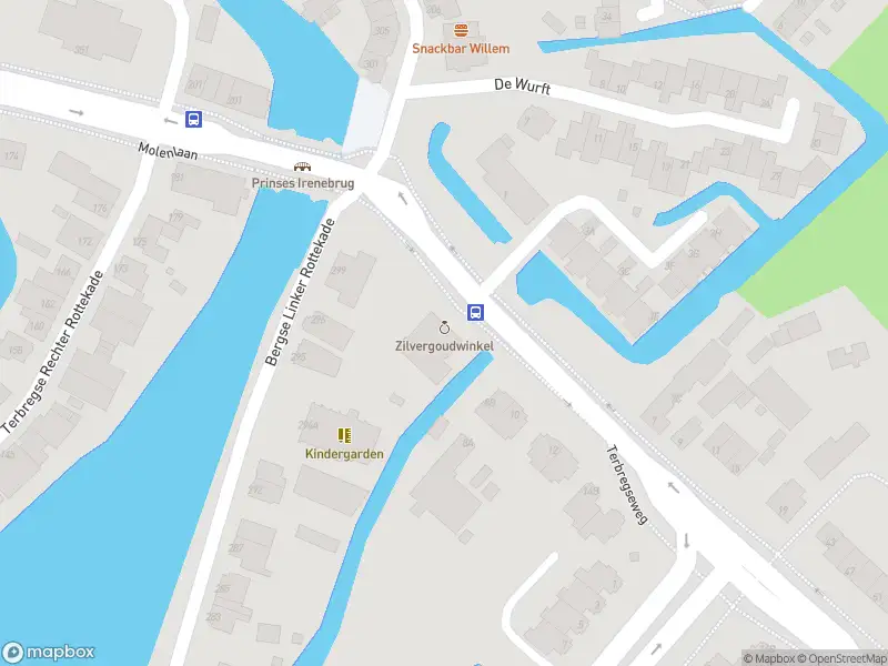 Ambulance met grote spoed naar de Terbregseweg in Rotterdam
