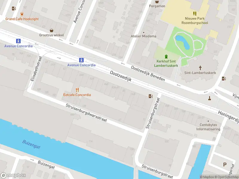 Ambulance met grote spoed naar de Oostzeedijk in Rotterdam