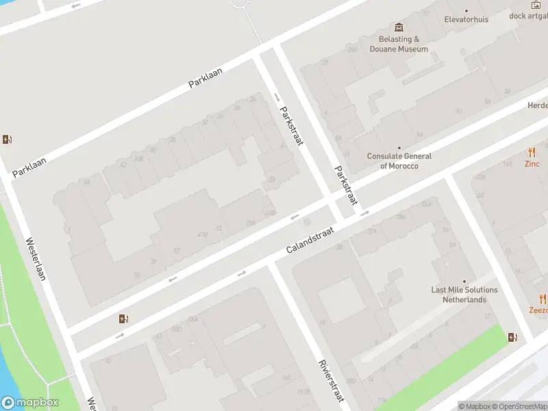 Ambulance met gepaste spoed naar de Calandstraat in Rotterdam