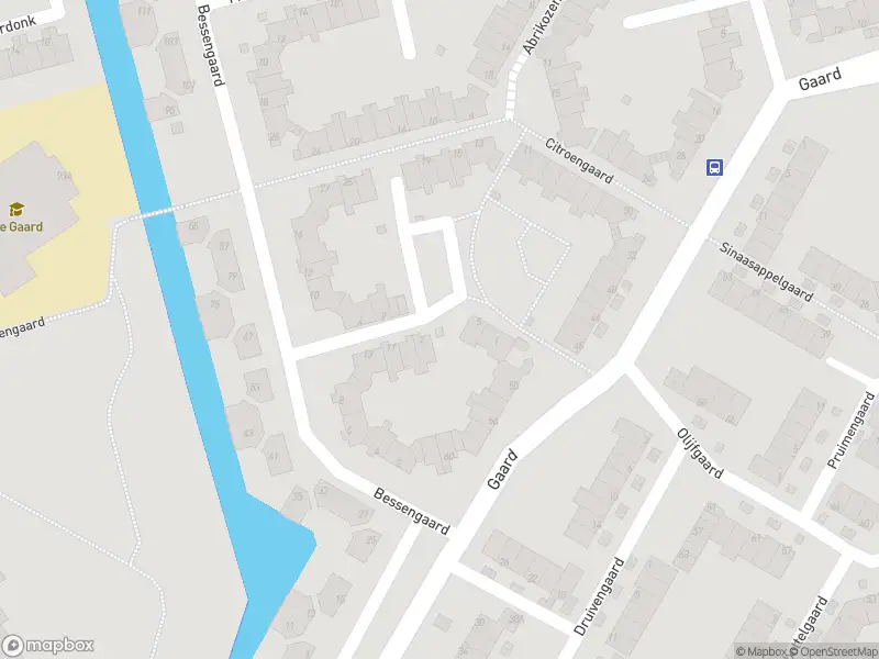 Ambulance met grote spoed naar de Dadelgaard in Spijkenisse