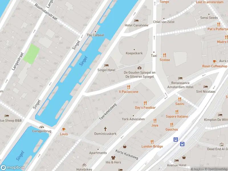 Ambulance met grote spoed naar de Koggestraat in Amsterdam