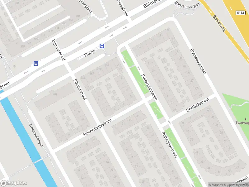 Ambulance met grote spoed naar de Pikoletstraat in Amsterdam