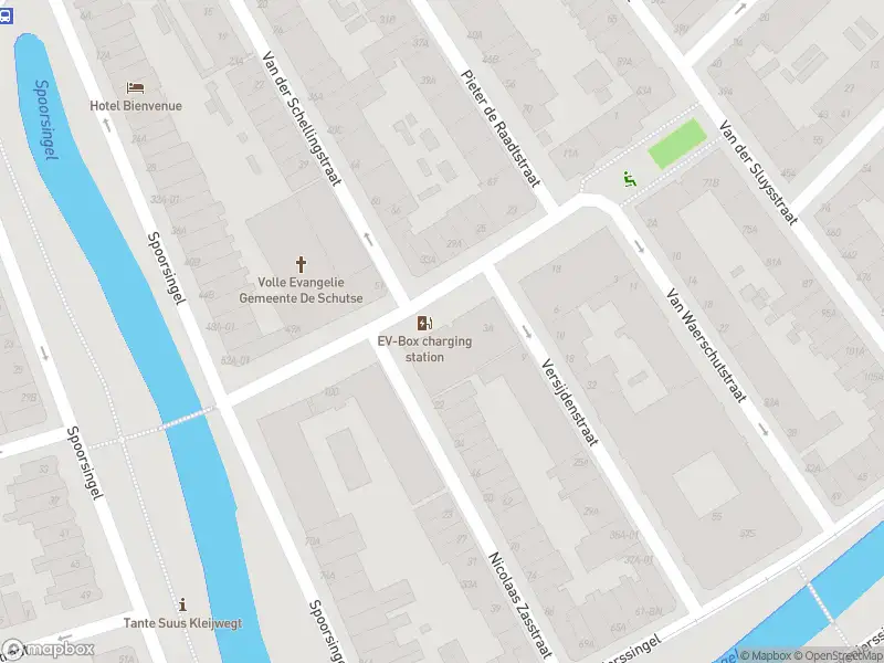 Ambulance met gepaste spoed naar de Stationssingel in Rotterdam