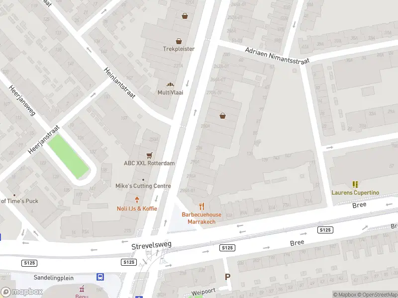 Ambulance met gepaste spoed naar de Groene Hilledijk in Rotterdam