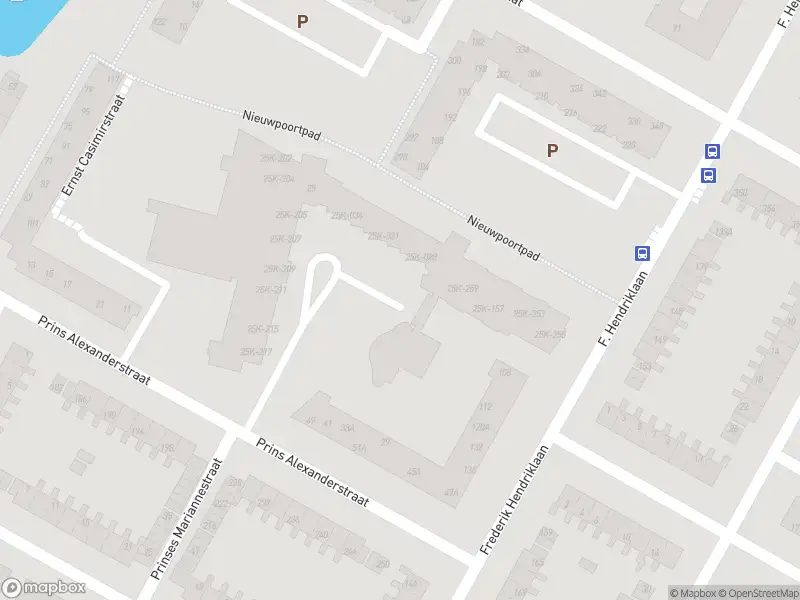 Ambulance met gepaste spoed naar de Prins Alexanderstraat in Alkmaar