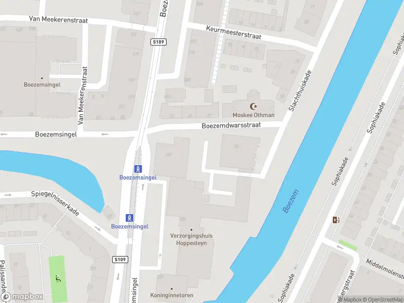 Ambulance met grote spoed naar de Boezemdwarsstraat in Rotterdam