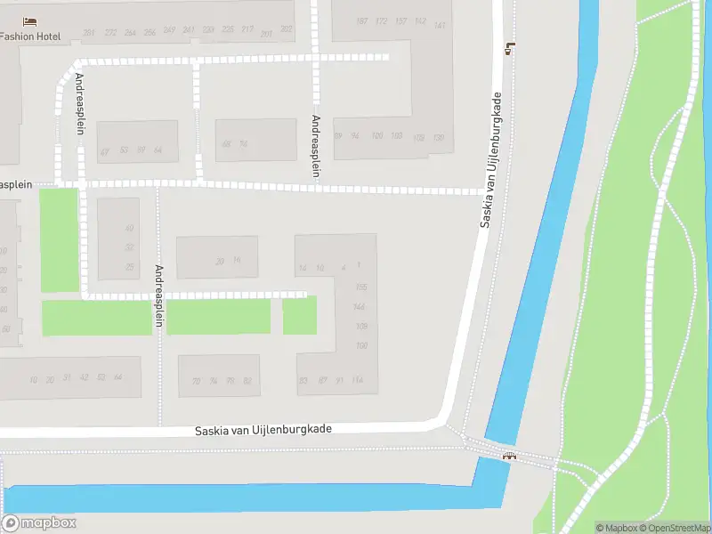 Ambulance met grote spoed naar de Andreasplein in Amsterdam