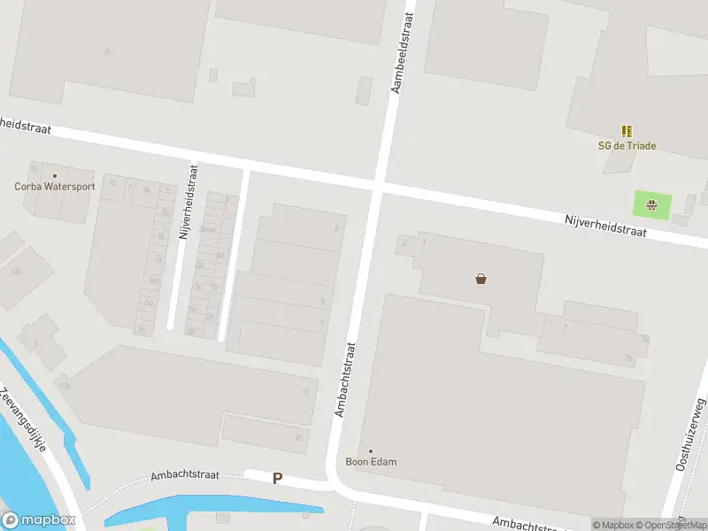 Ambulance met grote spoed naar de Ambachtstraat in Edam