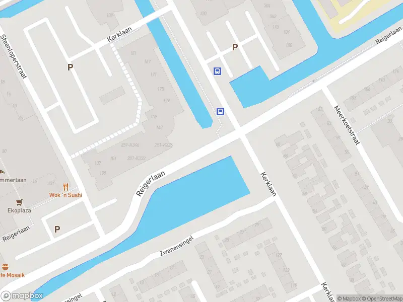 Ambulance met grote spoed naar de Kerklaan in Capelle aan den IJssel