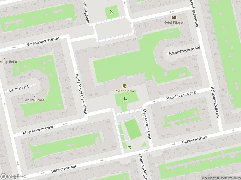 Ambulance met grote spoed naar de Korte Meerhuizenstraat in Amsterdam
