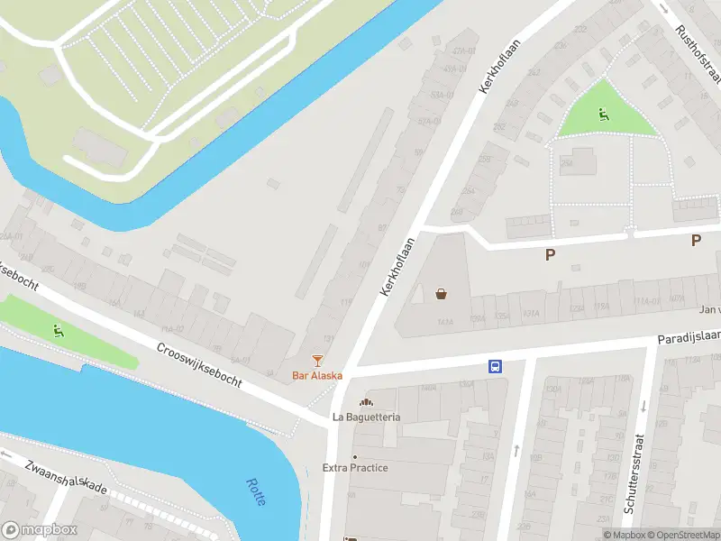 Ambulance met grote spoed naar de Kerkhoflaan in Rotterdam