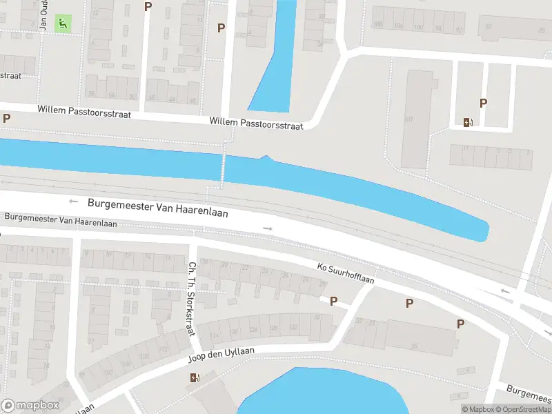 Brandweer met grote spoed naar de Joop den Uyllaan in Schiedam vanwege afhijsen patient