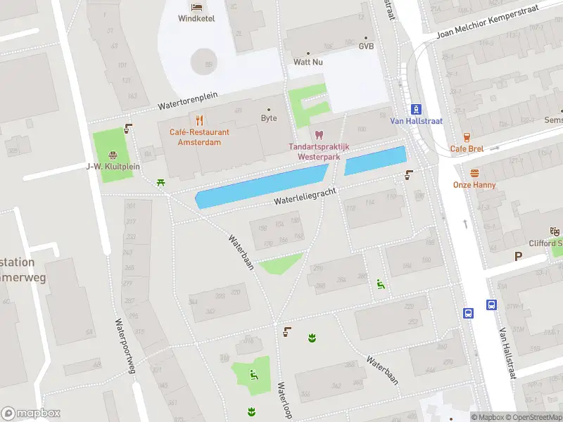 Ambulance met grote spoed naar de Waterkeringweg in Amsterdam