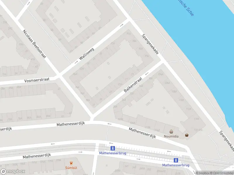Ambulance met gepaste spoed naar de Balkenstraat in Rotterdam