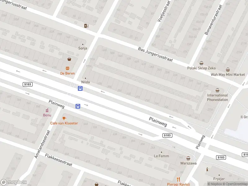 Ambulance met grote spoed naar de Pleinweg in Rotterdam