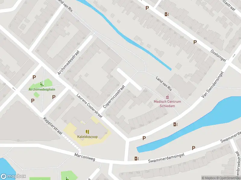 Ambulance met gepaste spoed naar de Copernicusstraat in Schiedam
