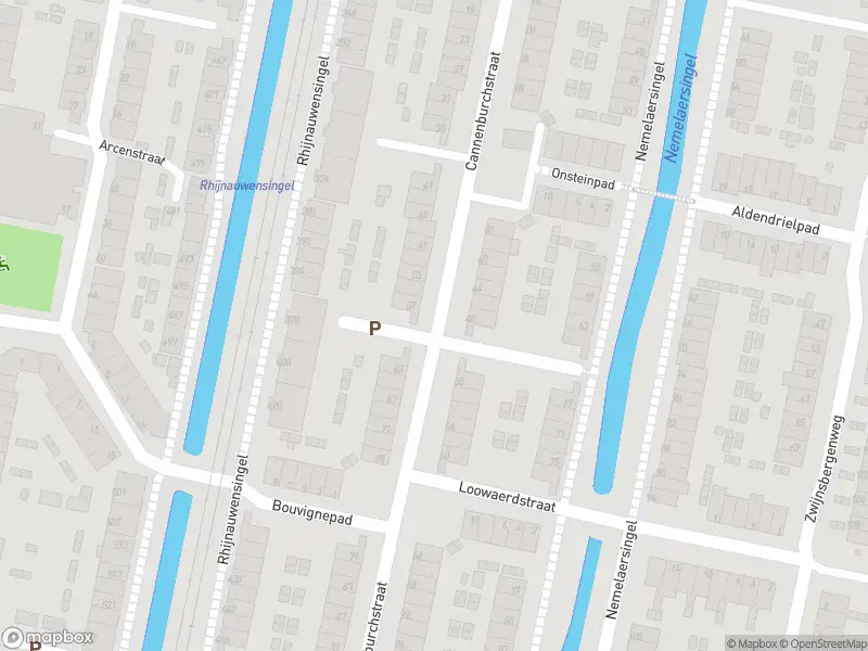 Ambulance met gepaste spoed naar de Cannenburchstraat in Rotterdam