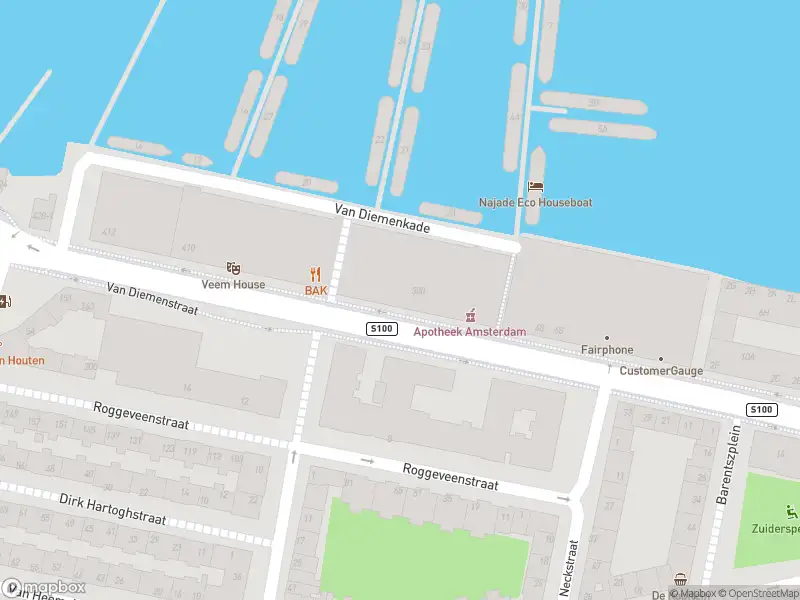 Ambulance met grote spoed naar de Van Diemenkade in Amsterdam