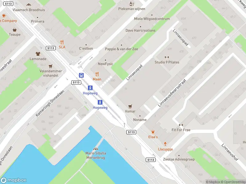Ambulance met grote spoed naar de Linnaeuspad in Amsterdam