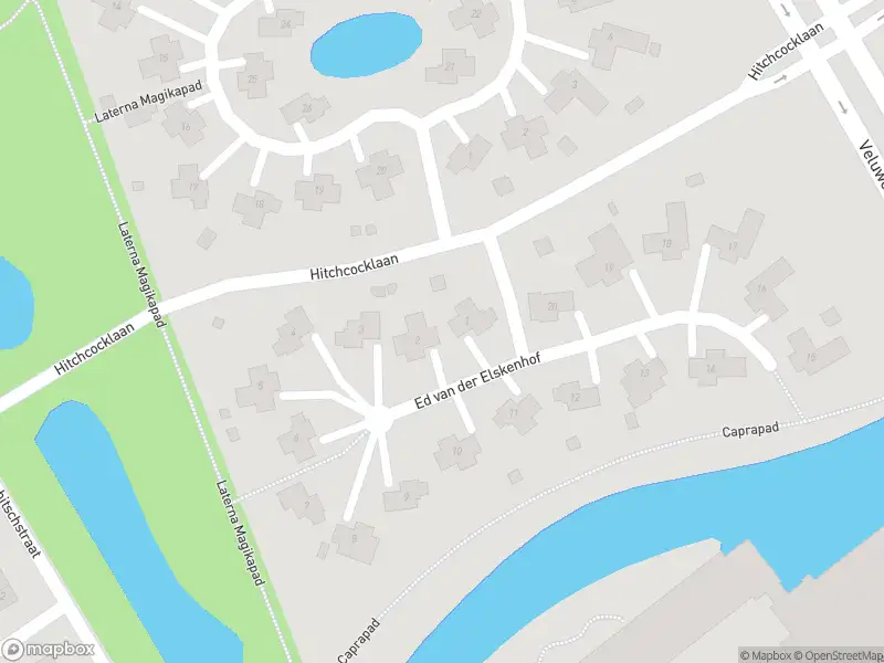 Brandweer met grote spoed naar de Ed van der Elskenhof in Almere vanwege gebouwbrand