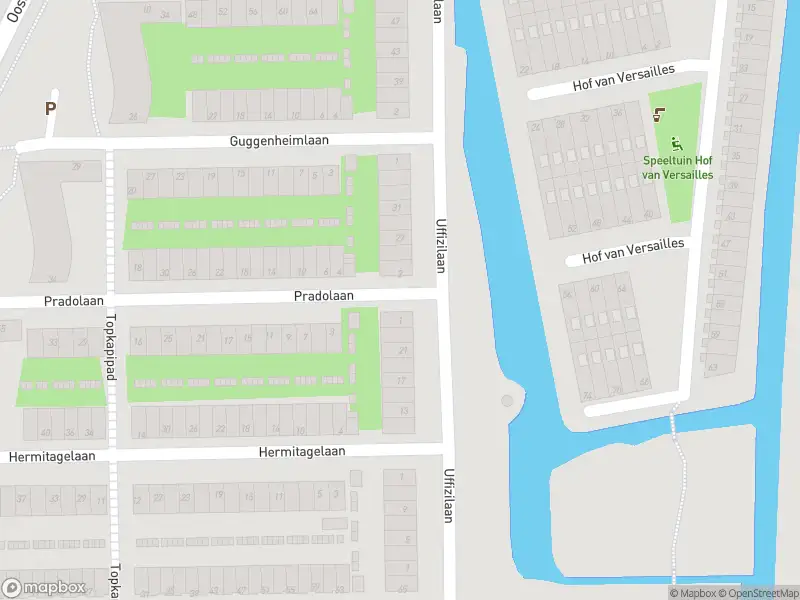 Ambulance met grote spoed naar de Pradolaan in Amsterdam