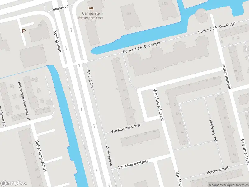 Ambulance met grote spoed naar de Van Moorselstraat in Rotterdam