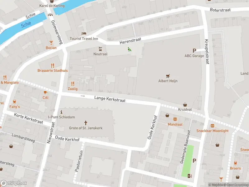 Ambulance met grote spoed naar de Lange Kerkstraat in Schiedam