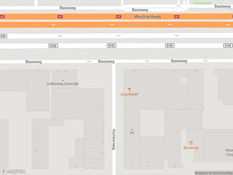 Ambulance met grote spoed naar de Humberweg in Amsterdam