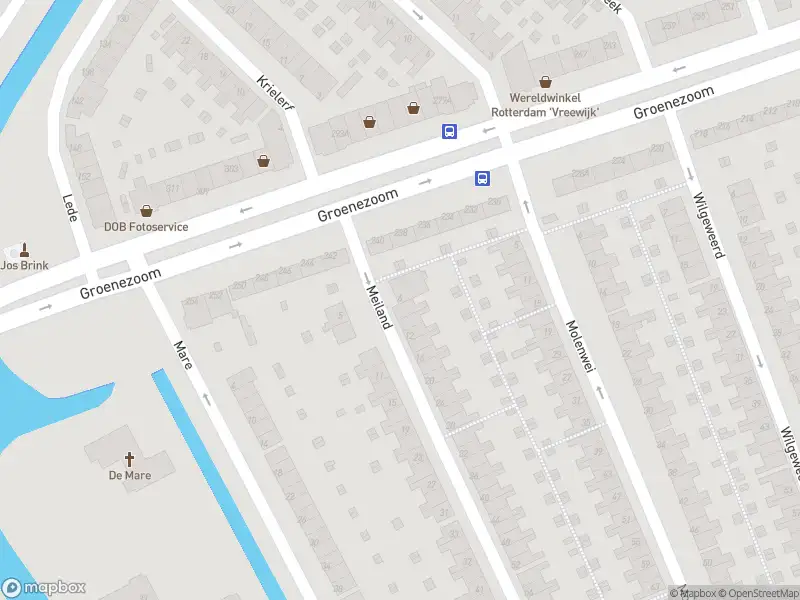 Ambulance met gepaste spoed naar de Meiland in Rotterdam