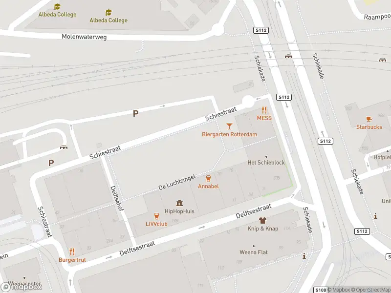 Ambulance met gepaste spoed naar de Schiestraat in Rotterdam