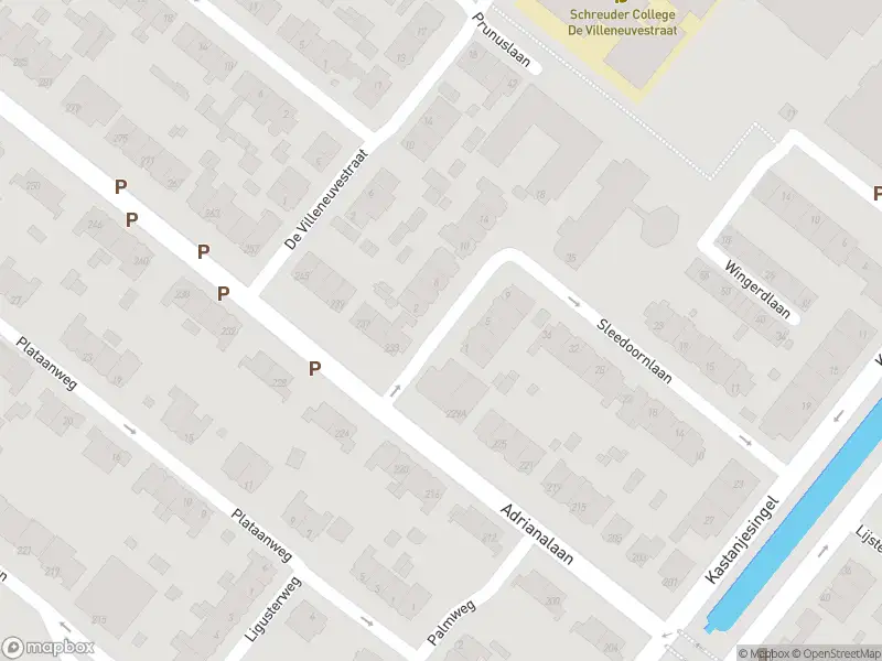 Ambulance met gepaste spoed naar de Schoolstraat in Rotterdam