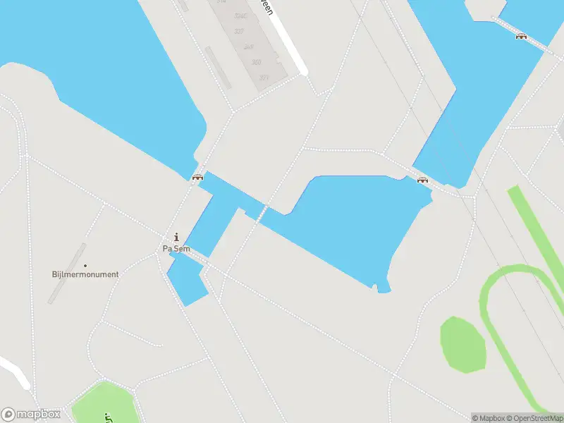 Ambulance met grote spoed naar de Groesbeekdreef in Amsterdam
