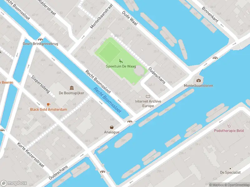 Ambulance met gepaste spoed naar de Jodenbreestraat in Amsterdam