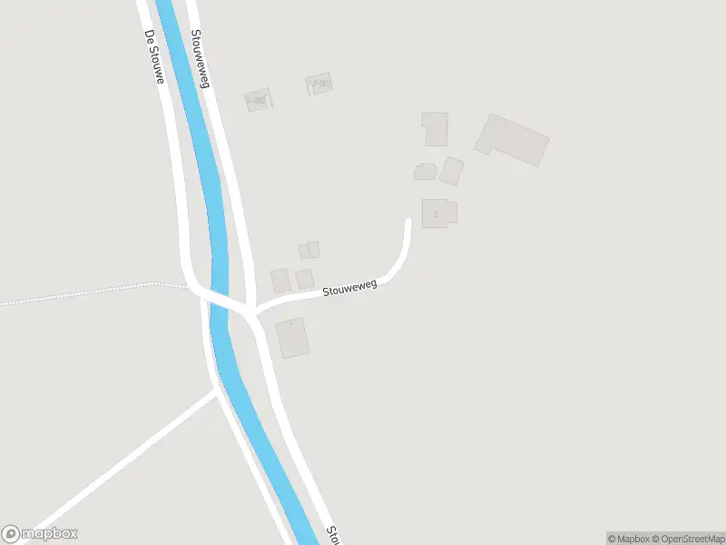 Politie naar de Stouweweg in Ommen vanwege personen te water