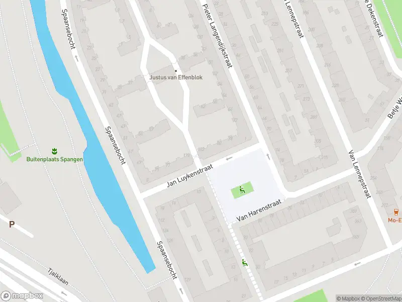 Ambulance met gepaste spoed naar de Justus van Effenstraat in Rotterdam