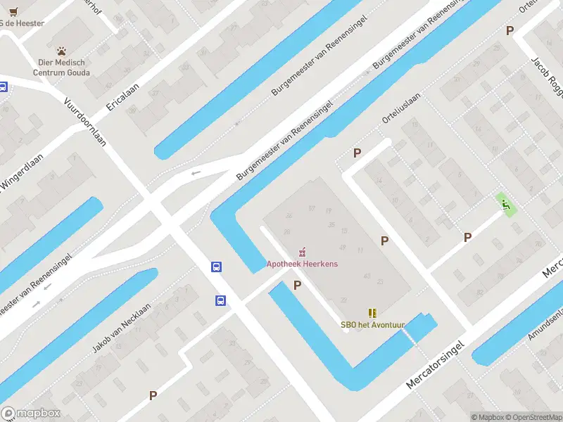 Ambulance met grote spoed naar de Mercatorsingel in Gouda