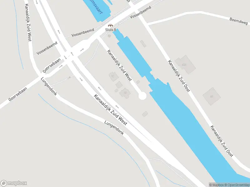 Politie naar de Kanaaldijk Z.W. in Helmond vanwege voertuigen te water
