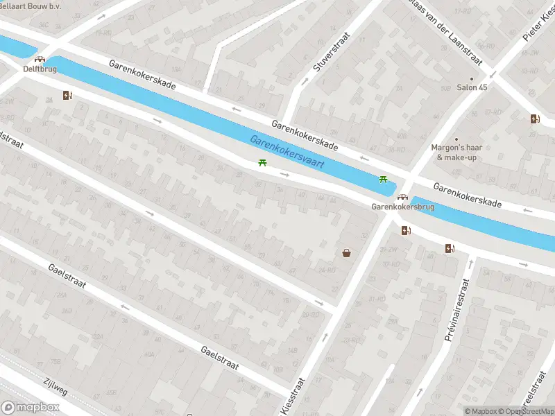 Ambulance met grote spoed naar de Burgemeester Sandbergstraat in Haarlem