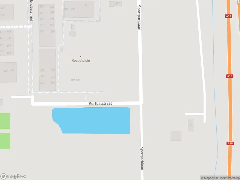 Ambulance met grote spoed naar de Korfbalstraat in Amsterdam