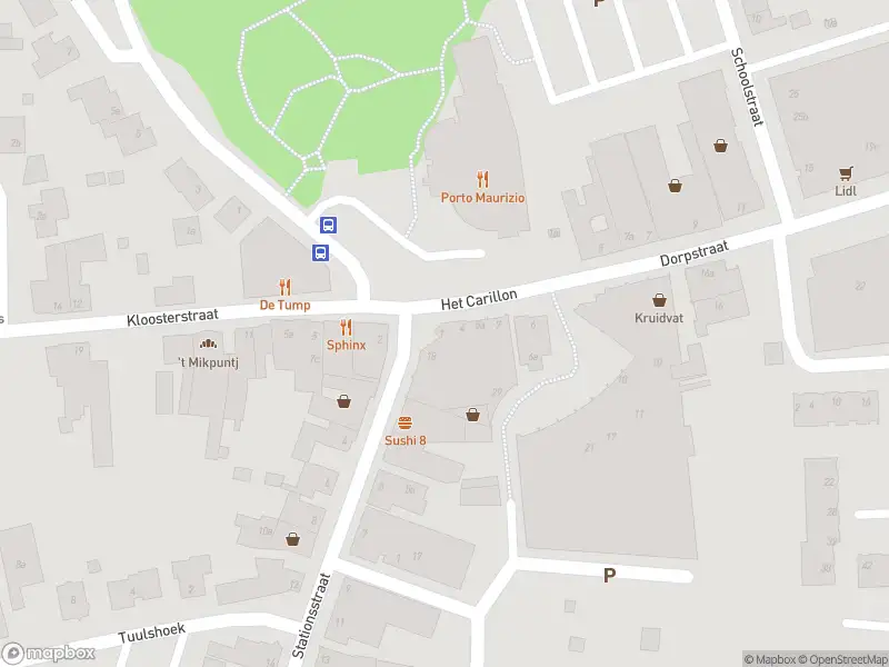 Ambulance met grote spoed naar de Het Carillon in Heythuysen