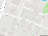 Politie naar de Bernhardstraat in Nijkerk vanwege voertuigen te water