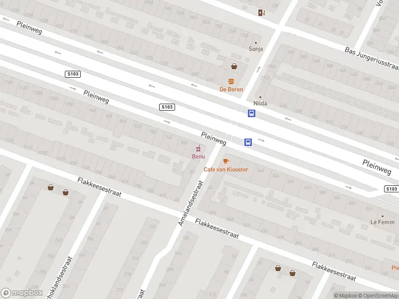 Ambulance met grote spoed naar de Pleinweg in Rotterdam