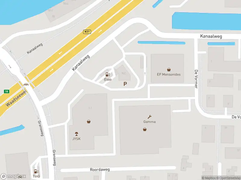 Brandweer met gepaste spoed naar de Grensweg in Harlingen vanwege stormschade