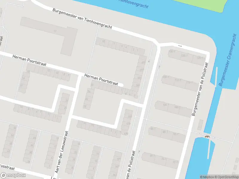 Ambulance met grote spoed naar de Herman Poortstraat in Amsterdam