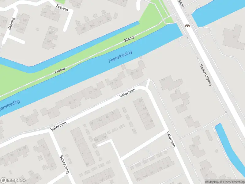 Brandweer met gepaste spoed naar de Jousterweg in Heerenveen vanwege stormschade