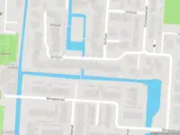 Ambulance met grote spoed naar de De Elzen in Lekkerkerk