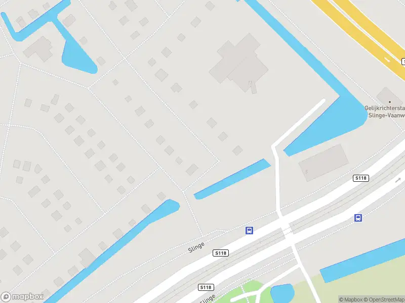 Ambulance met grote spoed naar de Slinge in Rotterdam